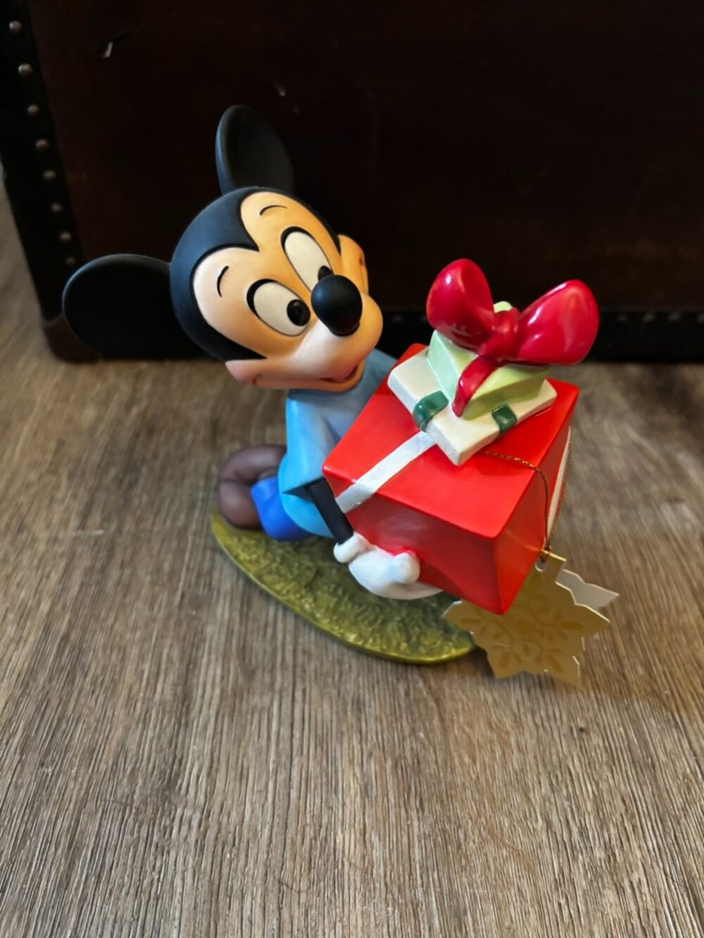 Disney WDCC Plutos Christmas Tree Presents For My Pals Mickey Mouse figurine